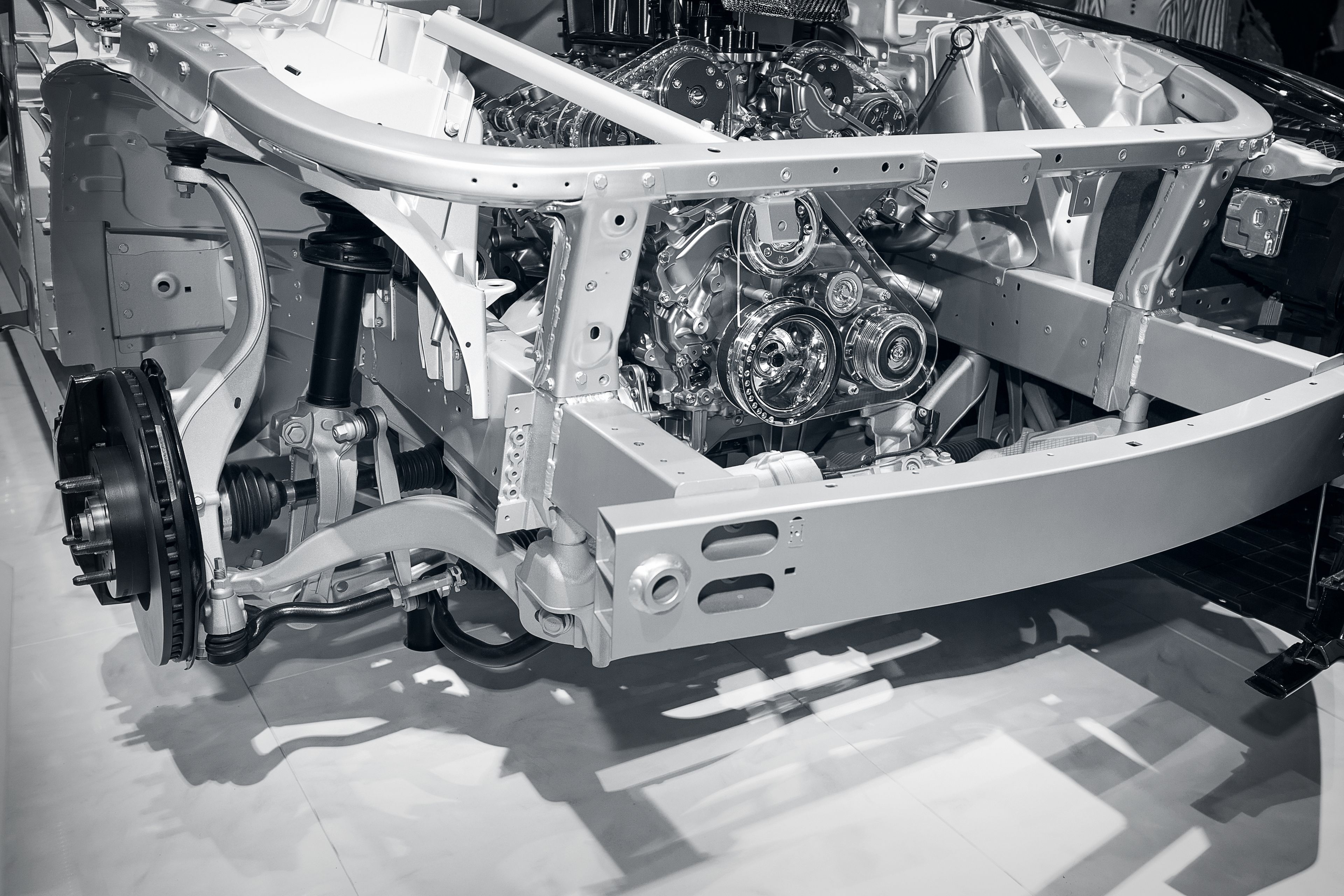 Bild zeigt einen komplett aus Aluminium bestehenden Rahmen in dem Motor und Radaufhängung zu sehen sind.