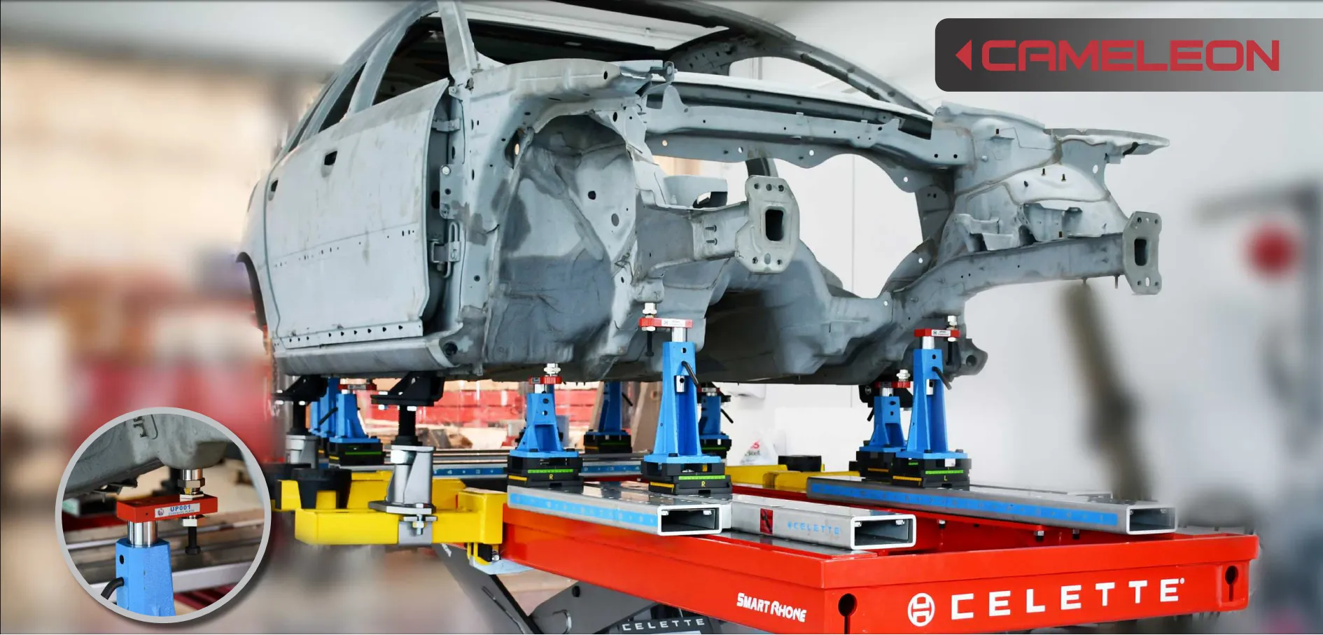 Bild zeigt eine Autokarosserie auf einer Richtbank